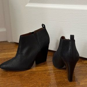 Rebeca Minkoff ankle heeled boots —— color black —— one use